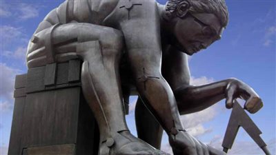 هل يفعلها أحد الآن.. إسحاق نيوتن عمل من المنزل أثناء انتشار الطاعون فاكتشف الجاذبية