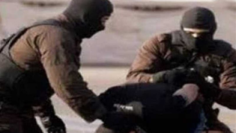 مسلحون مجهولون يختطفون