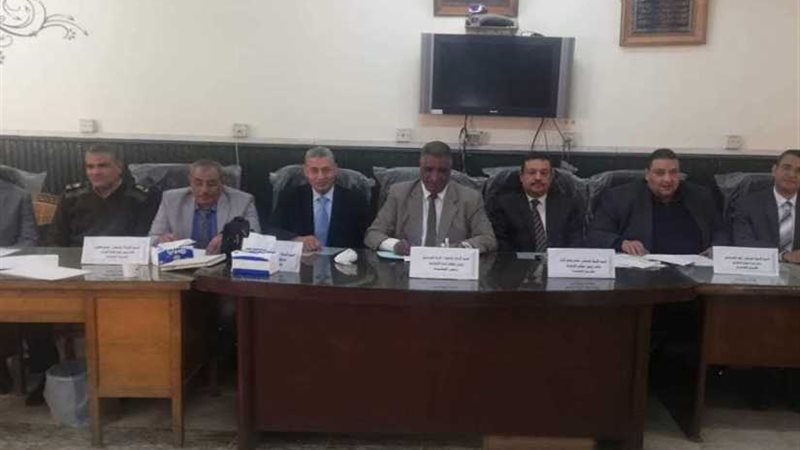 8 مرشحين يتنافسون