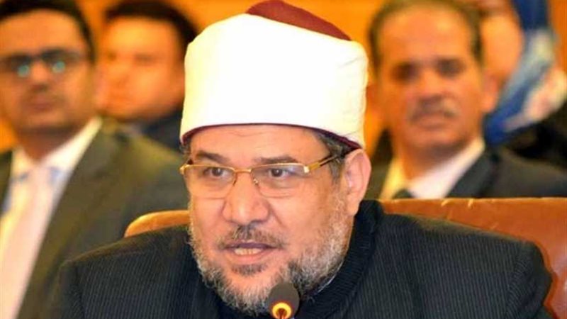 وزير الأوقاف يتلقى