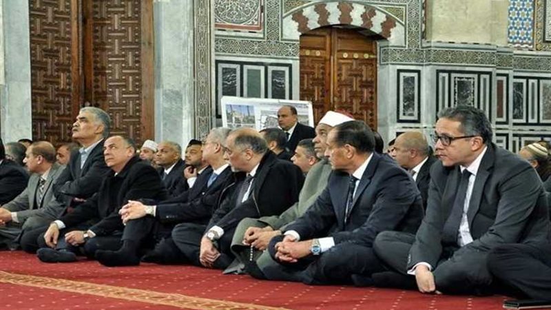 صلاة الجمعة بمسجد