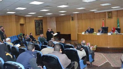 محافظ المنيا يستمع لشكاوى المواطنين