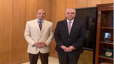 سفير مصر بالرياض يستقبل الطالبة المصرية الفائزة بالمركز الأول في الكاراتيه