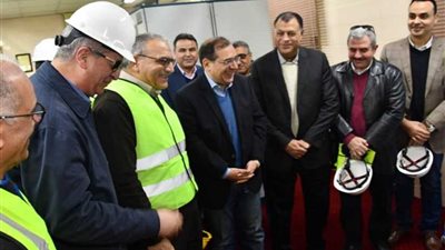 وزير البترول في جولة ميدانية بأسيوط