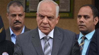 محافظ الجيزة يتفقد المناطق المتضررة من مياه السيل بالديسمي وقرى 