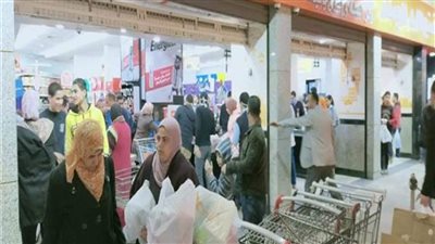 محافظة سوهاج تخالف قرارات مجلس الوزراء فى مواعيد غلق المقاهى