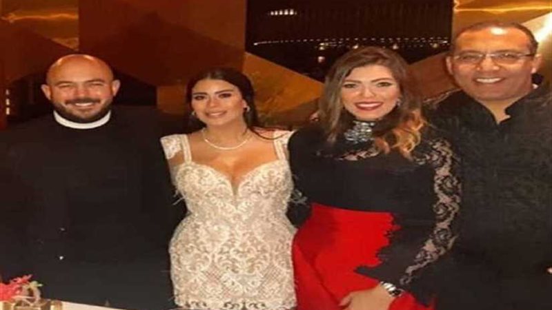 الصور الأولى من زفاف