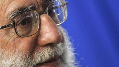 المعارض الإيراني مهدي كروبي يطالب خامنئي بالتنحي