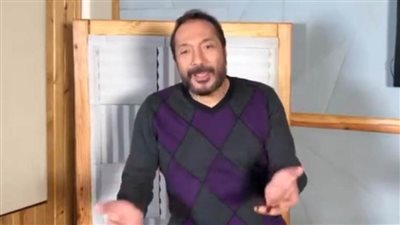 بالفيديو..علي الحجار يتحدى الكورونا بـ(ساعة تجلي) وحفلات Live