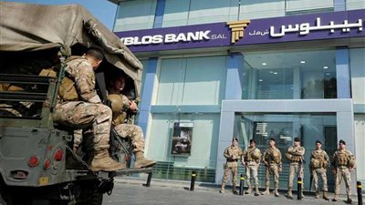 مع تفاقم أزمة السيولة .. إجراءات مشددة للبنوك اللبنانية