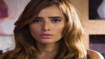 فيديو.. زينة تمارس تدريبات شاقة بسبب الفلوس