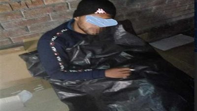 تضامن الإسكندرية تحاول إنقاذ شاب معاق يفترش الرصيف