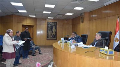 محافظ المنيا: الإسراع في إنجاز المشروعات المتعثرة