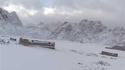 شاهد.. جبال سانت كاترين تتزين بالثلوج