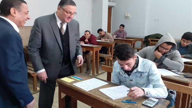 السعيد يتفقد امتحانات