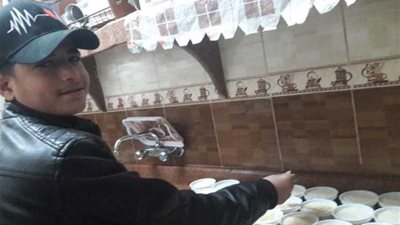 توزيع أرز بلبن على