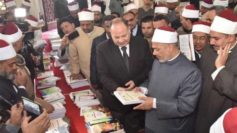 سعد يشيد بمعرض كتاب