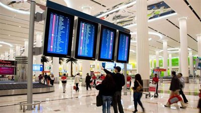 الإمارات تعلق جميع الرحلات الجوية للركاب والترانزيت لأسبوعين