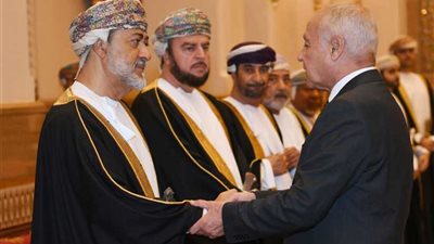 أمين عام الجامعة العربية يقدم واجب العزاء في وفاة السلطان قابوس