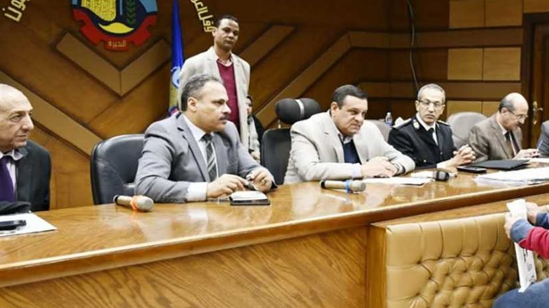 آمنه يستمع لمطالب