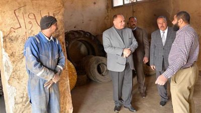 محافظ أسيوط يتفقد وحدة مشروع الرصف