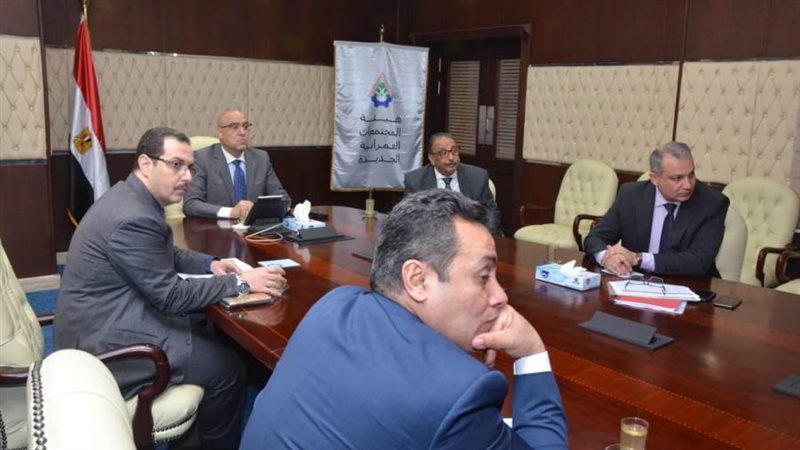 وزير الإسكان يتابع