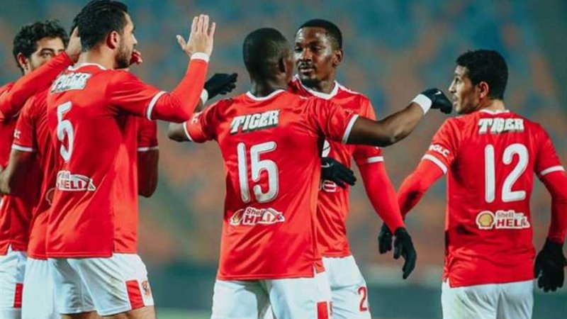 الشحات يتقدم للأهلي