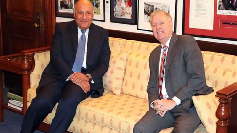 شكري يجتمع بعدد من