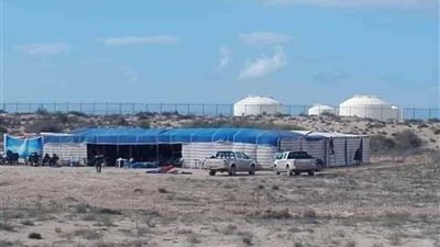 القبائل الليبية تقيم خياماً في الحقول النفطية استعداداً لإغلاقها.. غداً