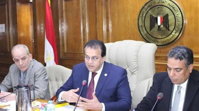 وزير التعليم العالي يرأس اجتماع لجنة قطاع الإعلام واللغات