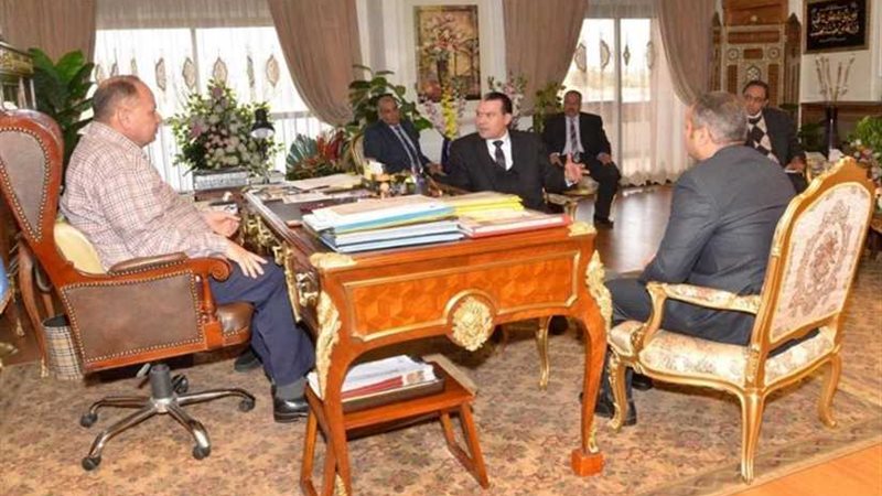 محافظ أسيوط يلتقي