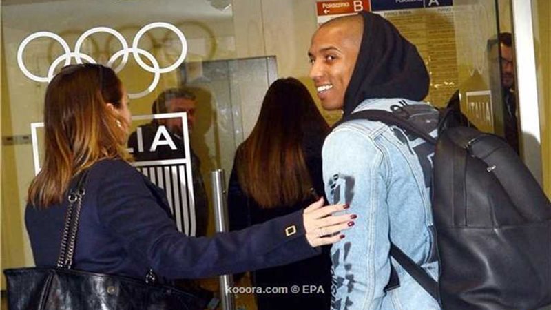 أشلي يونج يصل ميلانو