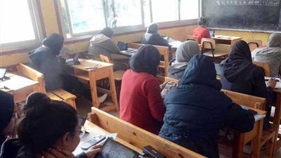 514 ألف طالب بالثاني الثانوي أدوا امتحاني الفيزياء والتاريخ إلكترونيا