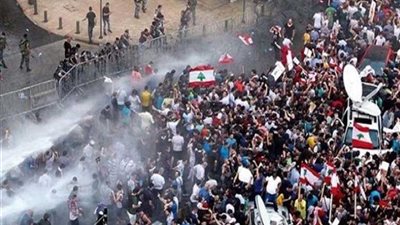 اشتباكات عنيفة في محيط مجلس النواب اللبناني بين المتظاهرين وقوى الأمن