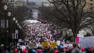 آلاف النساء يشاركن في مسيرة بواشنطن