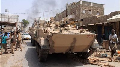 ارتفاع حصيلة ضحايا الهجوم على معسكر الجيش اليمني إلى 82 قتيلًا وجريحًا