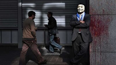 قراصنة يونانيون يشنون هجمات 