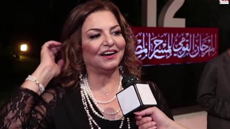 الفنانة عزة لبيب
