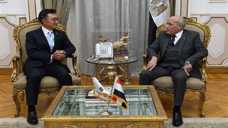 العصار يناقش مع سفير