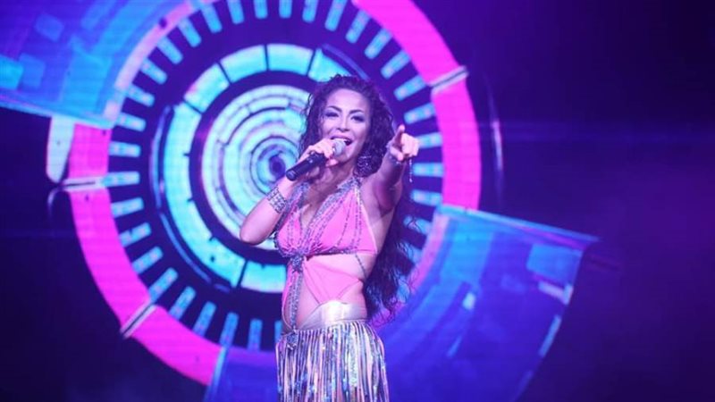 الفنانة دوللي شاهين