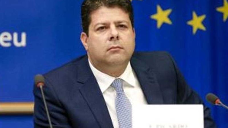 جبل طارق قد تظل داخل