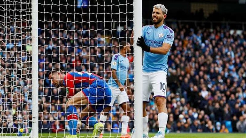 كريستال بالاس يحرج