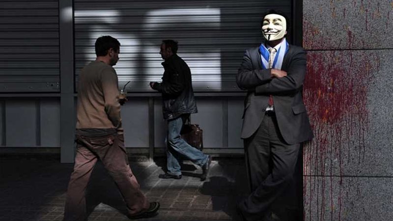 قراصنة يونانيون يشنون