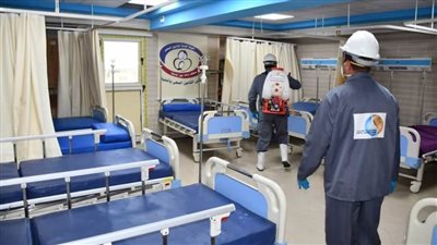 خلال الحظر بدء حملات لتعقيم وتطهير ورش الشوارع والأماكن العامة بالمنيا 