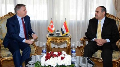 وزير الطيران المدني يستقبل سفير كندا بالقاهرة