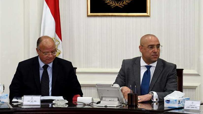 وزير الإسكان ومحافظ