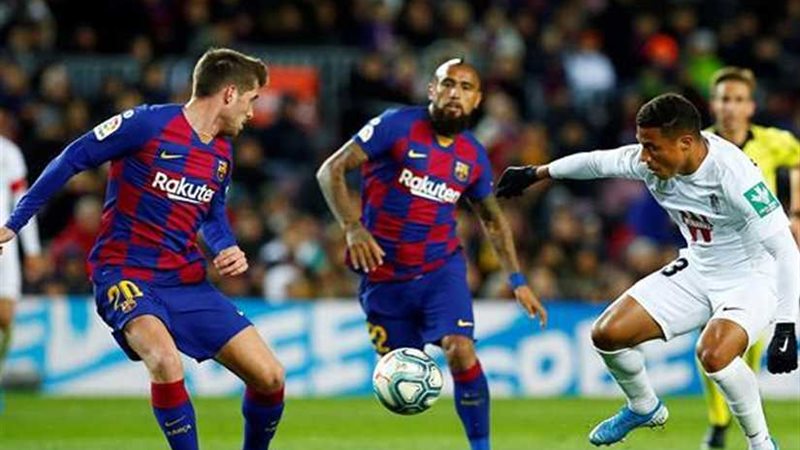 ميسى يمنح برشلونة