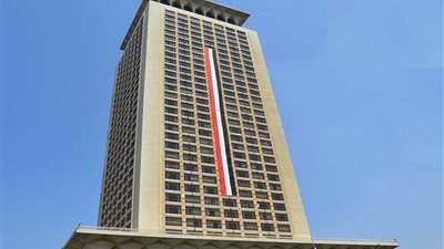 مصر تُدين الاعتداء على معسكر تابع للجيش اليمني في مأرب