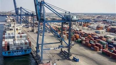 ميناء دمياط يستقبل 11 سفينة للبضائع العامة والحاويات