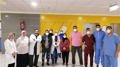 بالصور.. تماثل ثلاث حالات مصابة بكورونا وخروجهم من الحجر الصحي